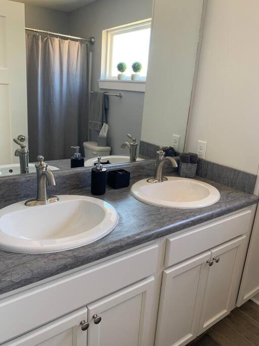 Newly Built Townhome Close To The Asheville Sites Candler Bagian luar foto